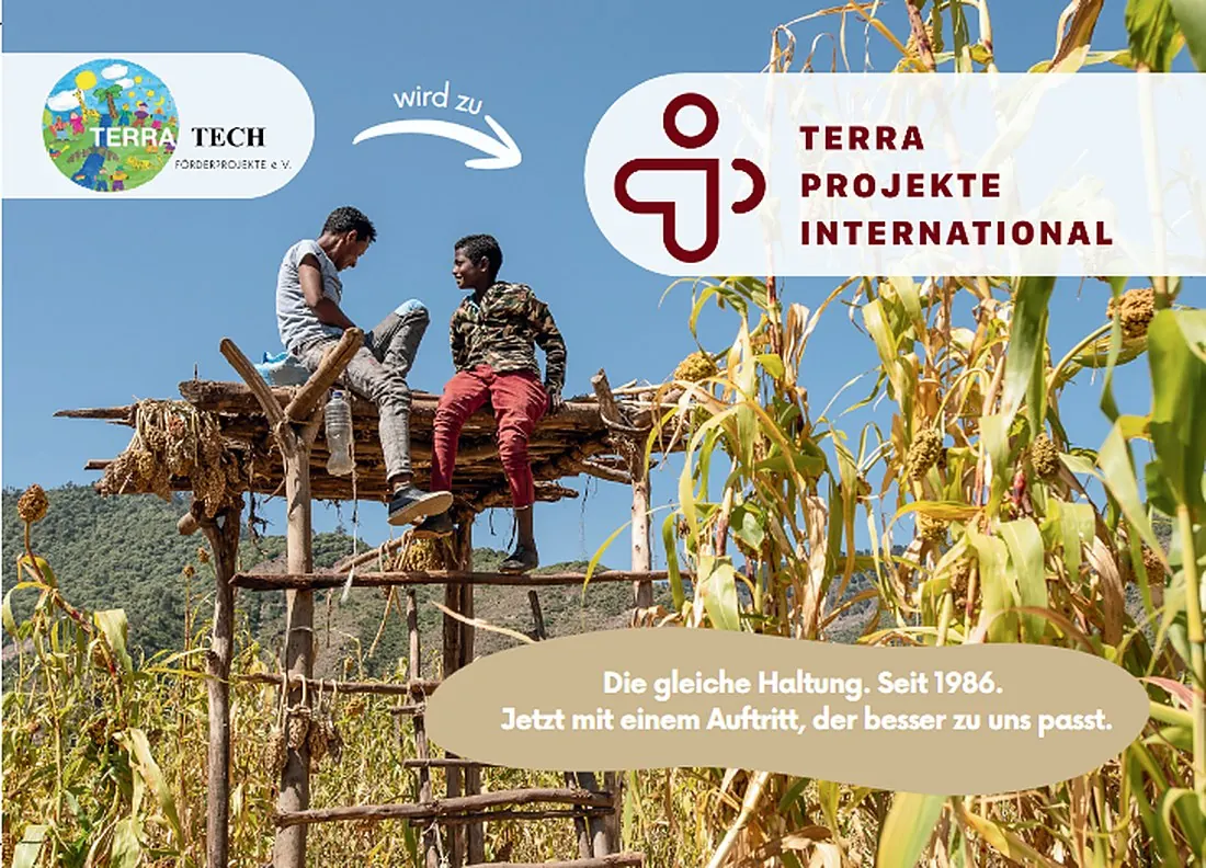 Grafik: Aus dem alten Logo TERRA TECH Förderprojekte e.V. wird TERRA Projekte International. Darunter der Satz: Die gleiche Haltung. Seit 1986. Jetzt mit einem Auftritt, der besser zu uns passt.